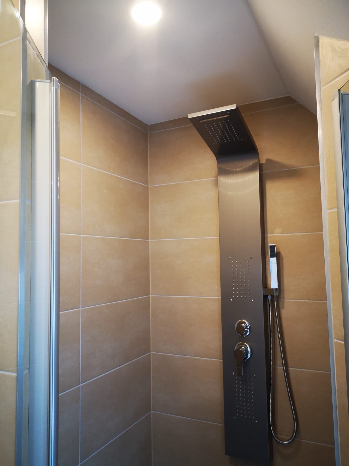Dusche_nahe_S8.jpg