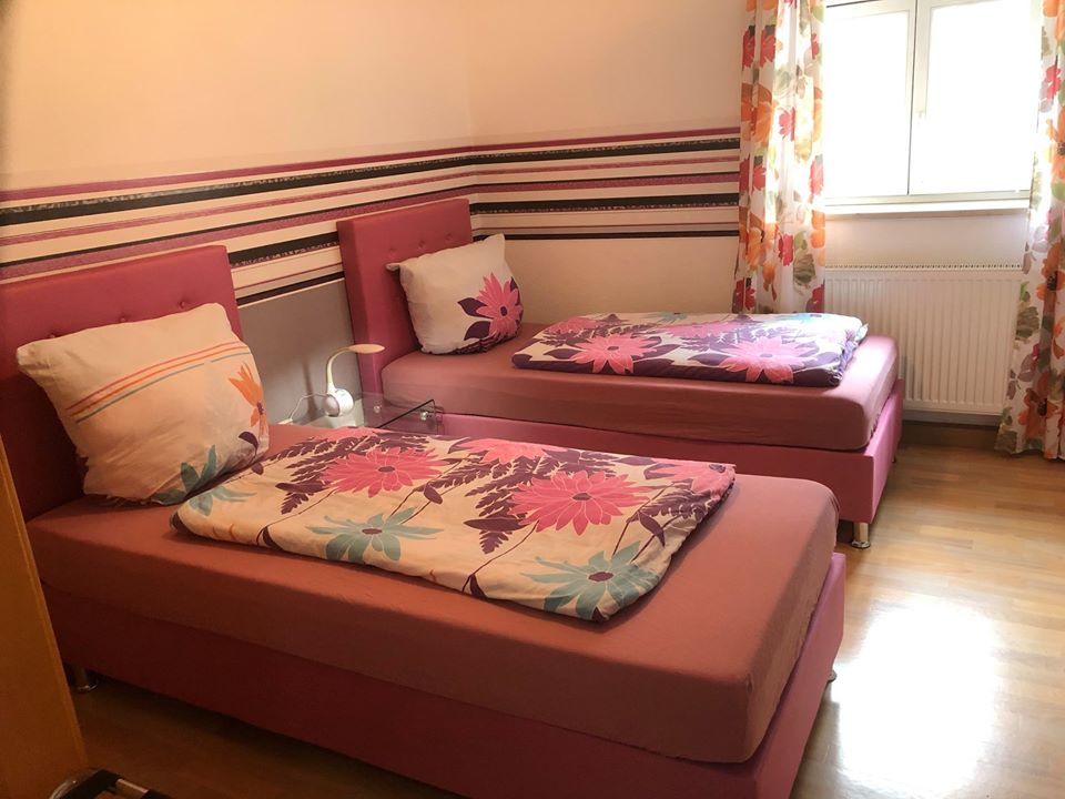 S9_Bett_kleines_zimmer.jpg
